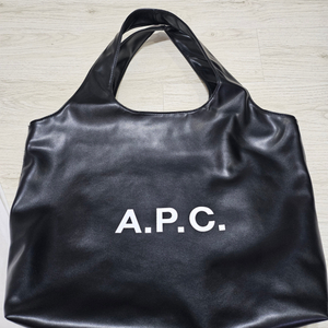 APC 아페쎄 니논백 라지 새상품 보부상백