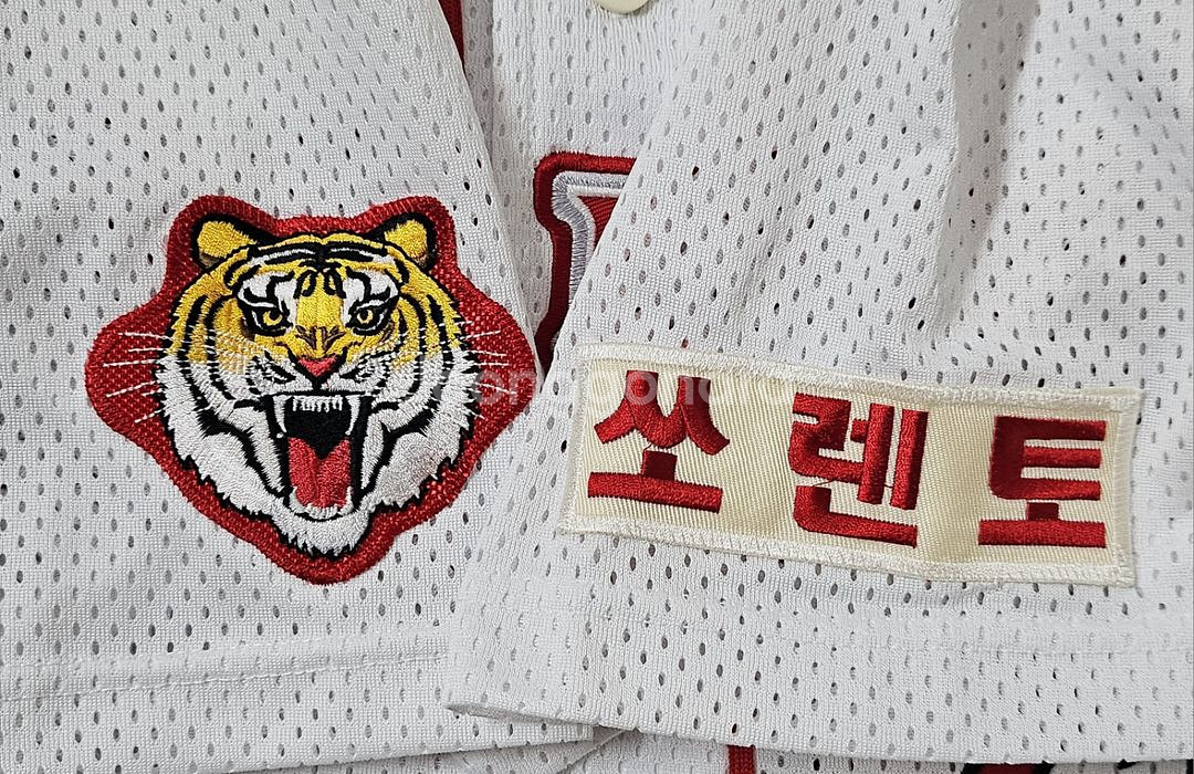 기아타이거즈 제트 홈 유니폼(김태룡 코치 지급, 실착)--2