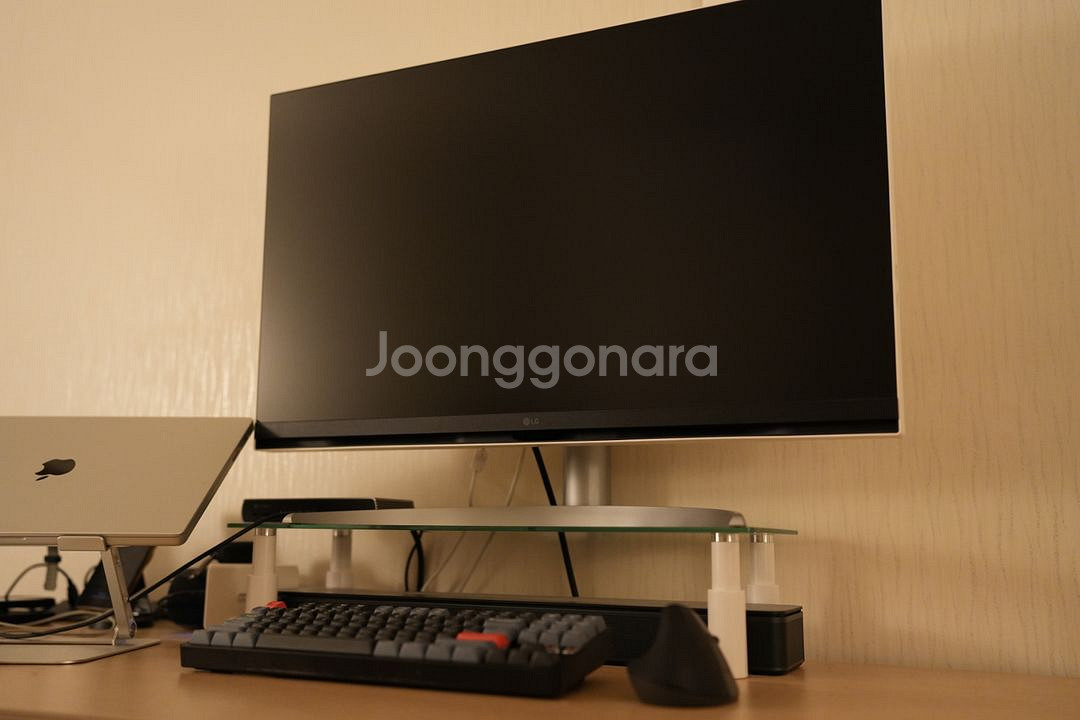 LG 32인치 4K 스마트모니터 판매합니다 32SQ75--1