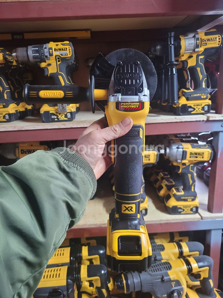 디월트충전그라인더 DCG405.5인치.2024년.신품?--6