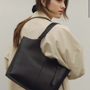 드메리엘 90 Veneta Bag Medium Blac