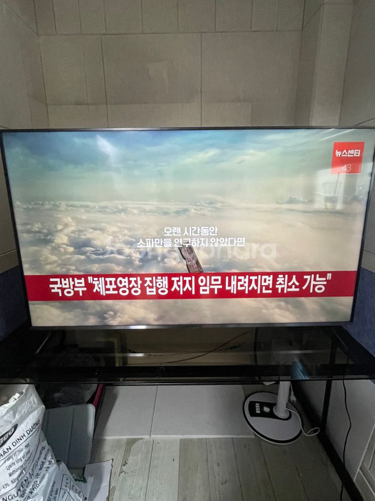 중소기업 65인치 tv 팝니다--1