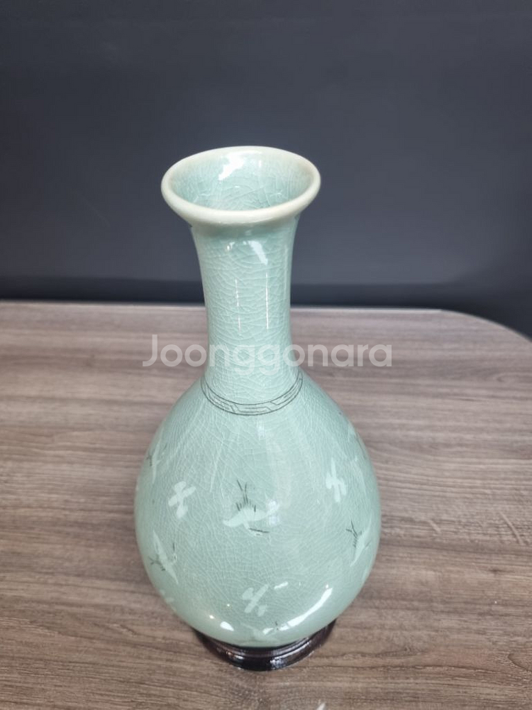 고려청자. 화병 한점. 판매합니다 재질은. 도자기--1