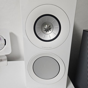 kef R3 화이트 메타아님