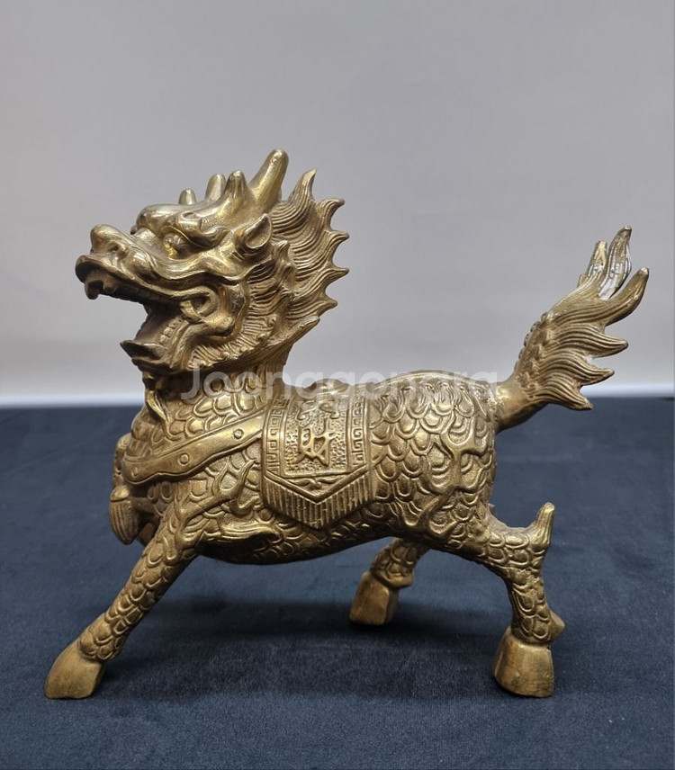 [명품 골동품] 상상 속의 동물 해태 한점--1