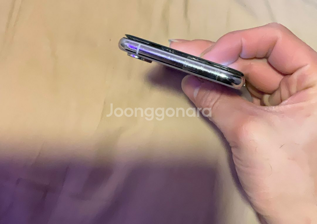 아이폰xs 실버 64기가 판매합니다--1