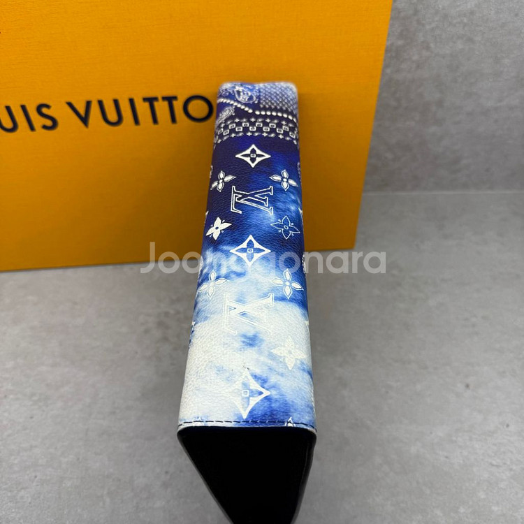 루이비통 모노그램 반다나 보야주 스탠딩 클러치--4