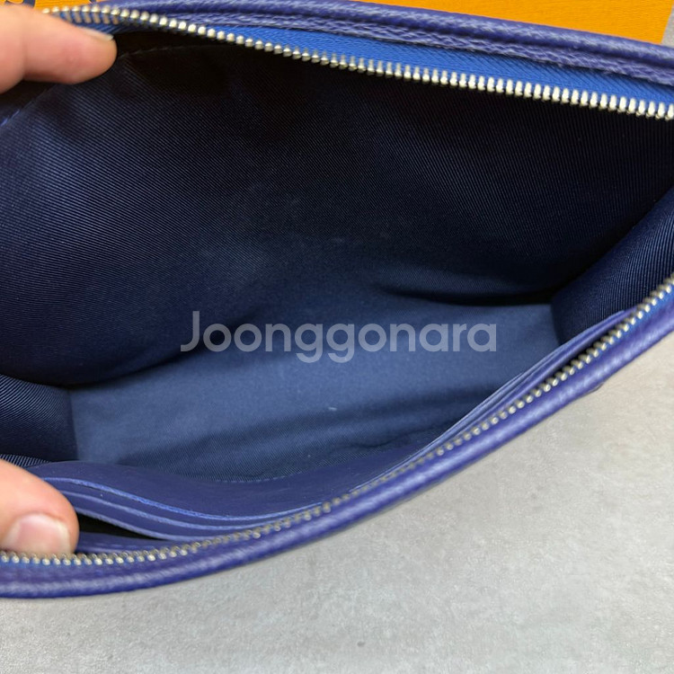 루이비통 모노그램 반다나 보야주 스탠딩 클러치--5