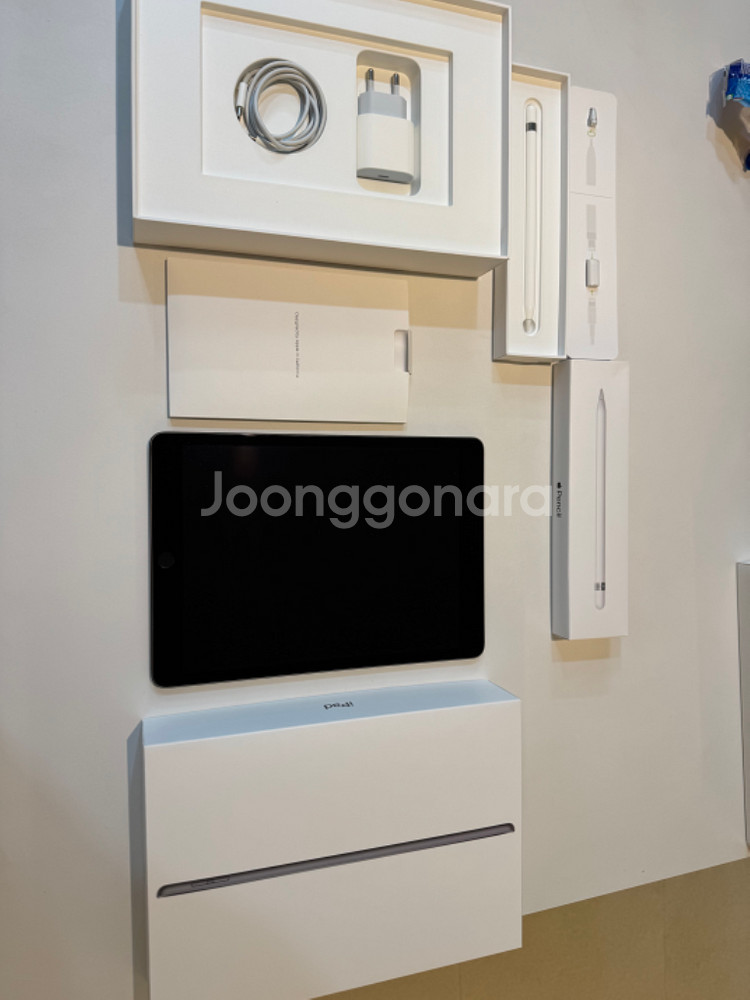 아이패드9세대 64기가 및 아이펜슬 1세대 판매합니다--0