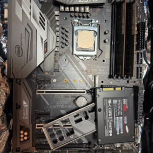 컴퓨터 반본체 i7-8700 z370 램16기가 500