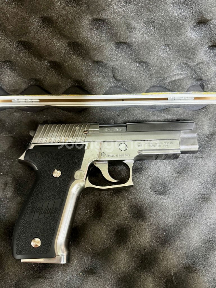 TOKYO MARUI P226+보관케이스--2