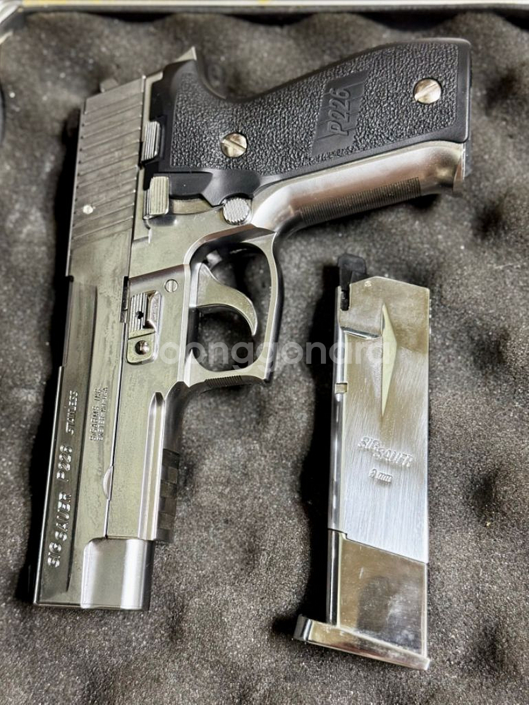 TOKYO MARUI P226+보관케이스--1