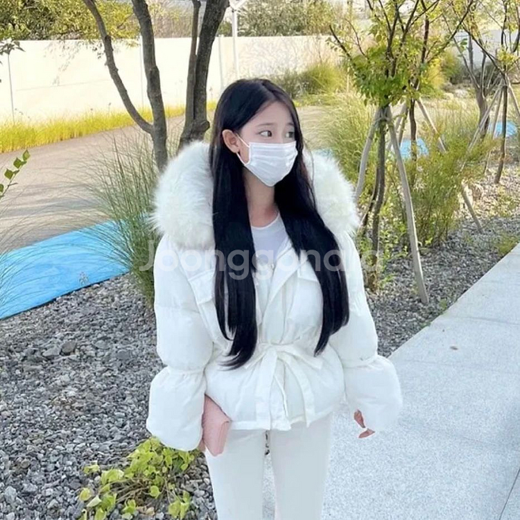 흰색 라쿤 후드 숏 패딩 퍼 리본 털 에이블리 빈티지--2