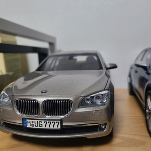 1:18 / 교쇼 / F02 BMW 750LI 딜러버전