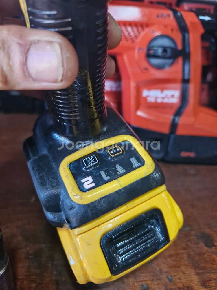 디월트충전임팩렌치DCF922배터리포함.4-1번--2
