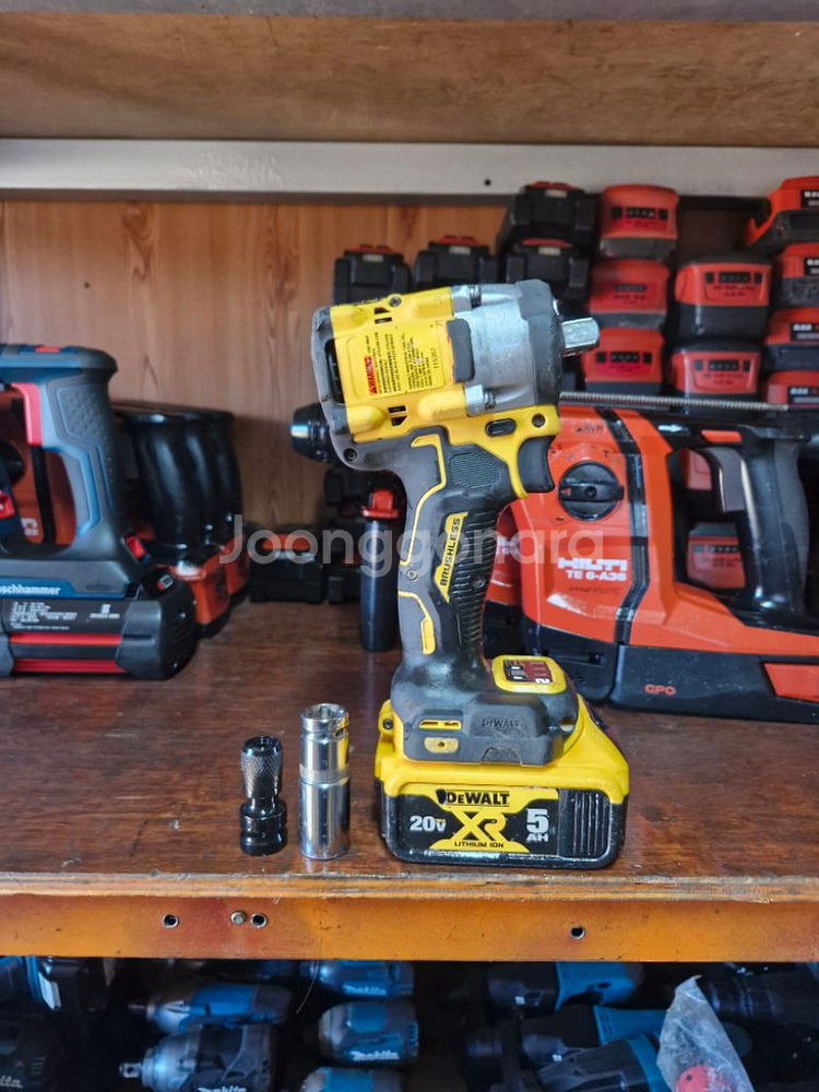 디월트충전임팩렌치DCF922배터리포함.4-1번--3