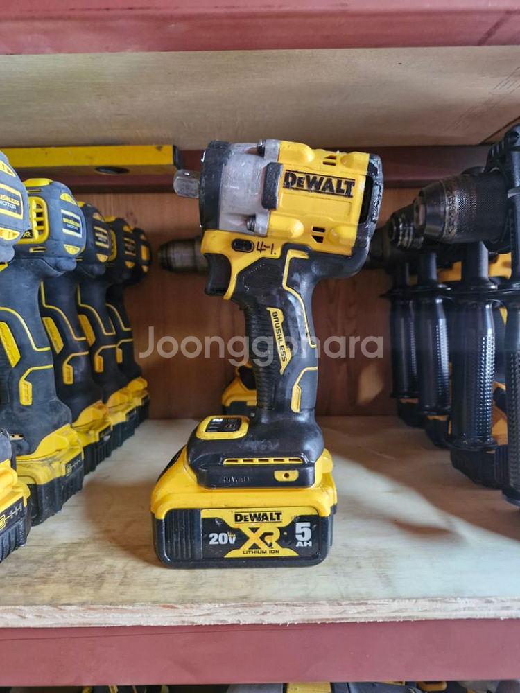 디월트충전임팩렌치DCF922배터리포함.4-1번--6