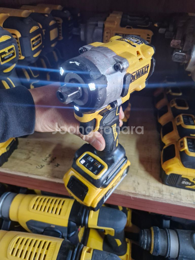 디월트충전임팩렌치DCF922배터리포함.4-1번--9