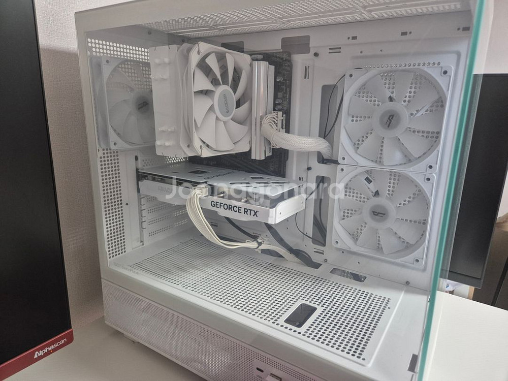 이엠텍 RTX 4060 미라클 화이트--1