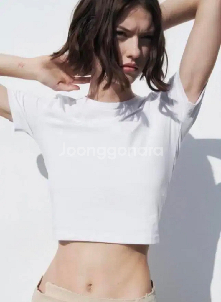 자라 ZARA 기본 블랙 화이트 흰색 검정 반팔티 크롭--1