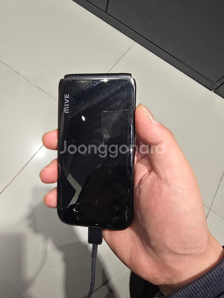 폴더폰합리적가격에판매합니다(더이상폴더폰단종입니다)--1