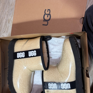 UGG 어그 클래식 클리어미니 225