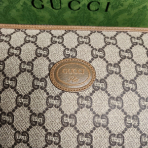 정품.GUCCI 클러치백. 정가 90만원대.