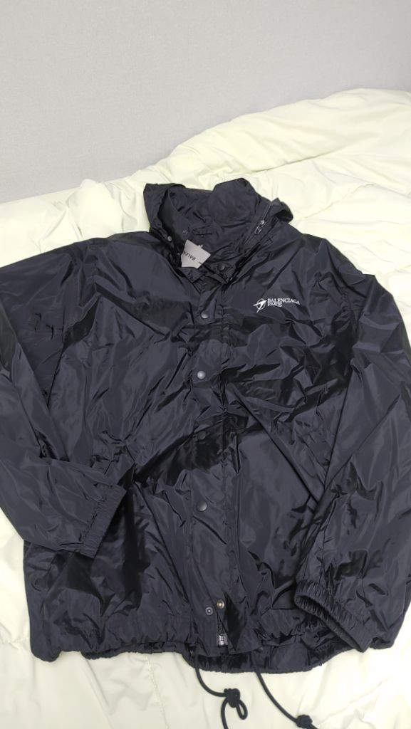 발렌시아가 바람막이 자켓 이미지