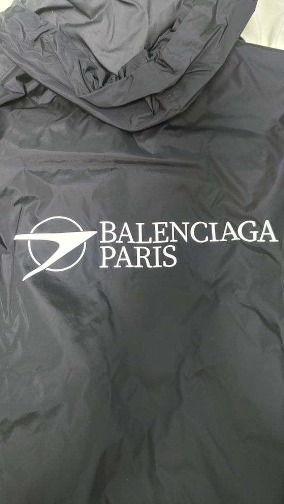 발렌시아가 바람막이 자켓 이미지