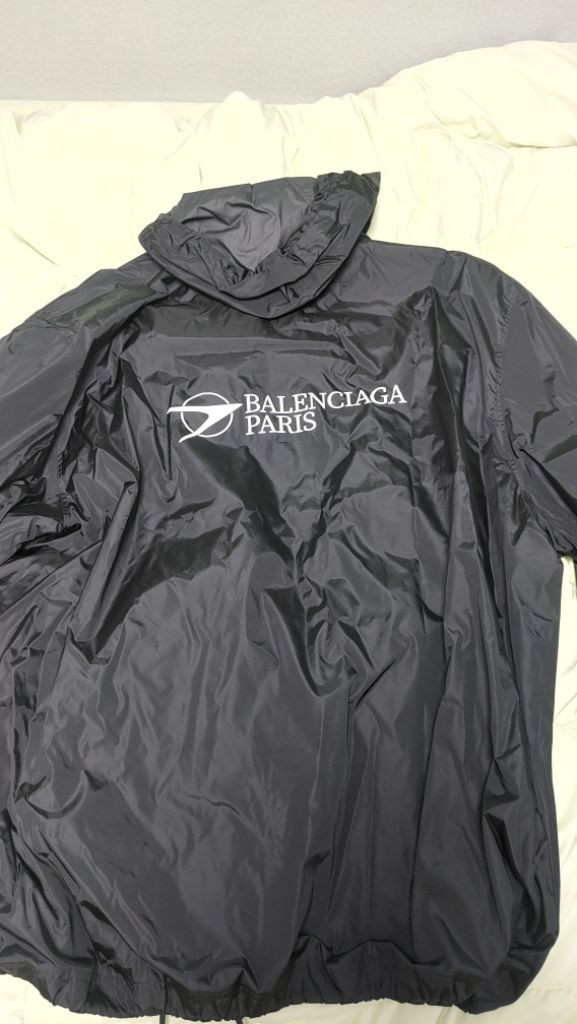 발렌시아가 바람막이 자켓 이미지