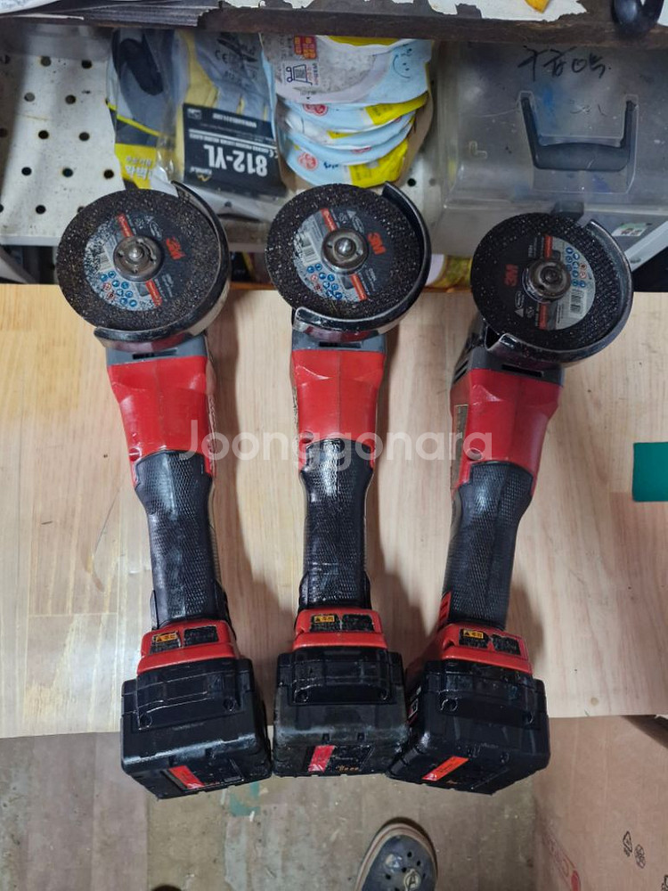 밀워키충전그라인더 M18 CAG 100X 배터리포함.깔--1