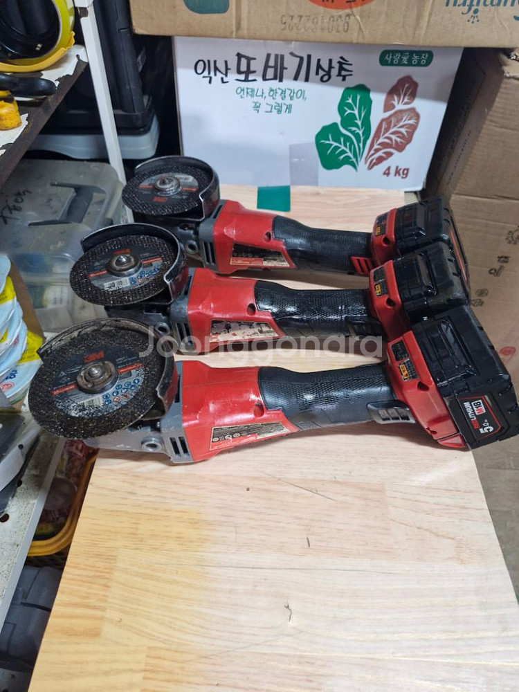 밀워키충전그라인더 M18 CAG 100X 배터리포함.깔--2