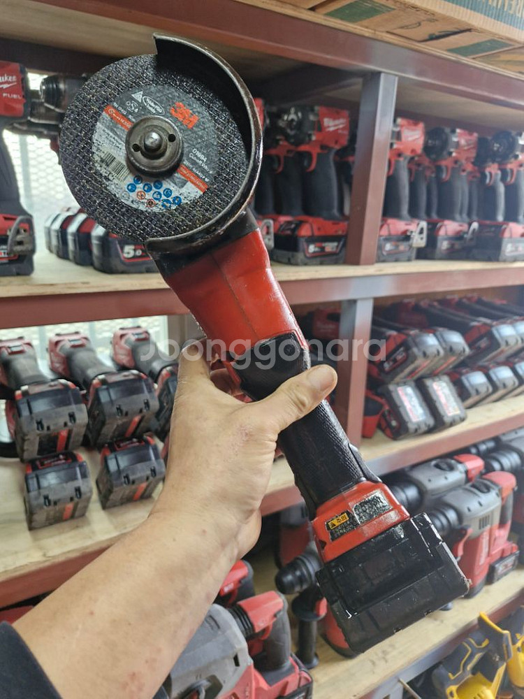 밀워키충전그라인더 M18 CAG 100X 배터리포함.깔--8