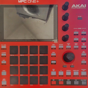 아카이 MPC ONE+