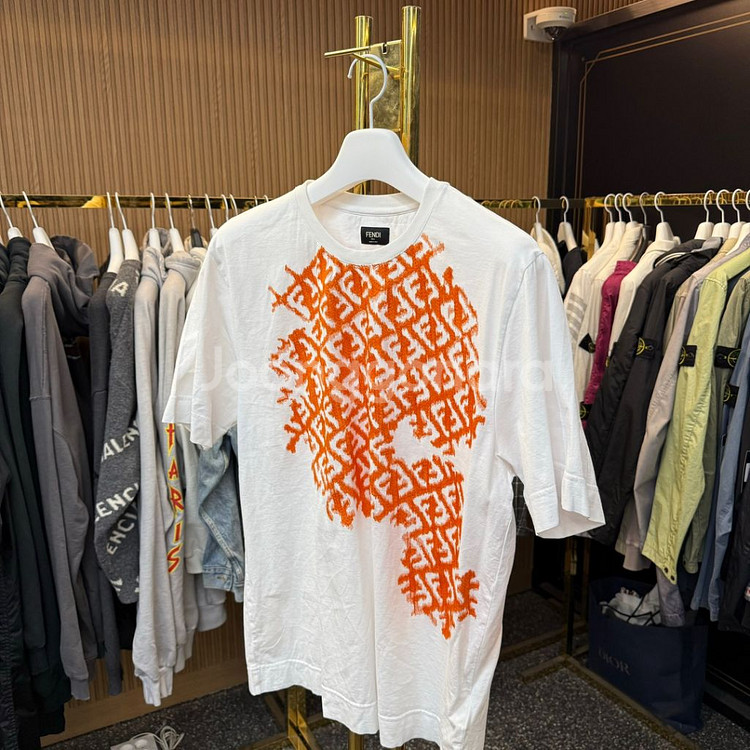 [L사이즈]펜디 남성 반팔 티셔츠--1