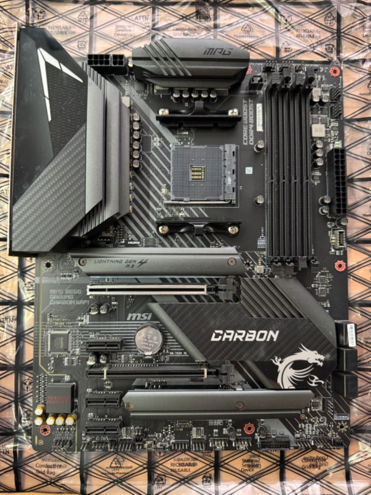 B550 gaming carbon wifi 이미지