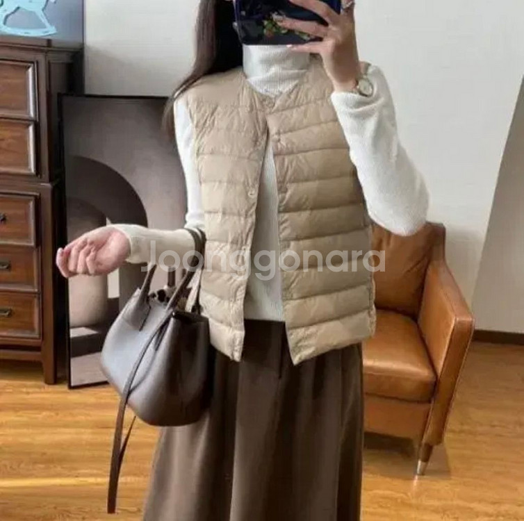 MIXXO 미쏘 베이지 경량 패딩조끼--2