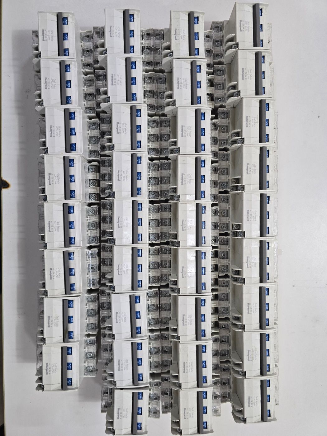 GCP33/2A,3A,20A,25A AX 회로보호기