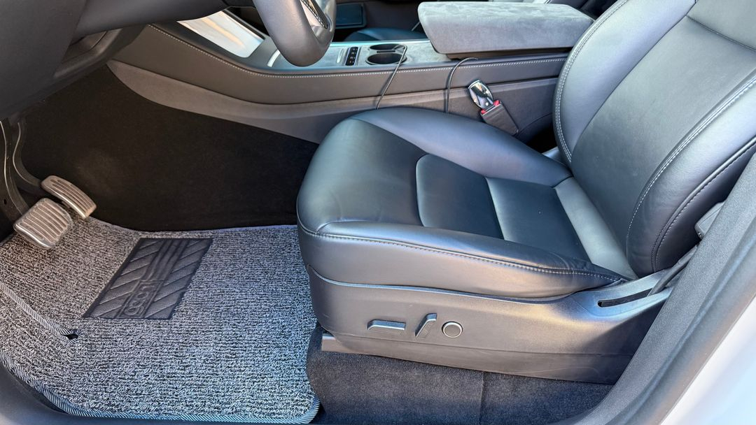 테슬라 모델Y 스텐다드 레인지 21년식 무사고 흰색차량--8