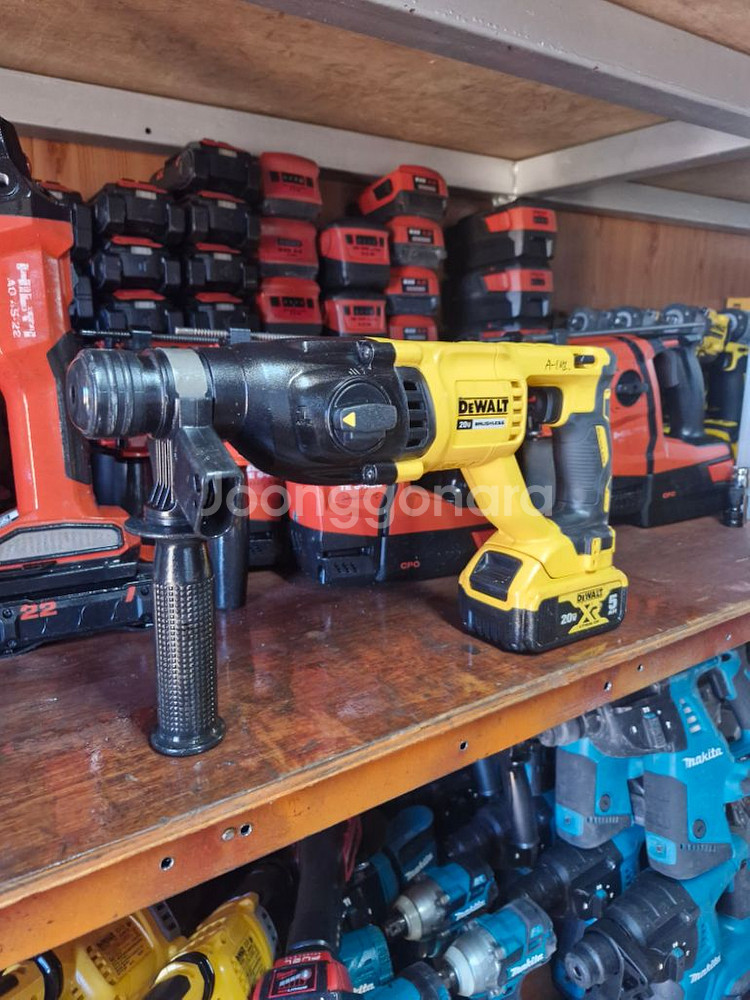디월트충전함마드릴DCH133 P1.A+++급.앙카드릴.--1