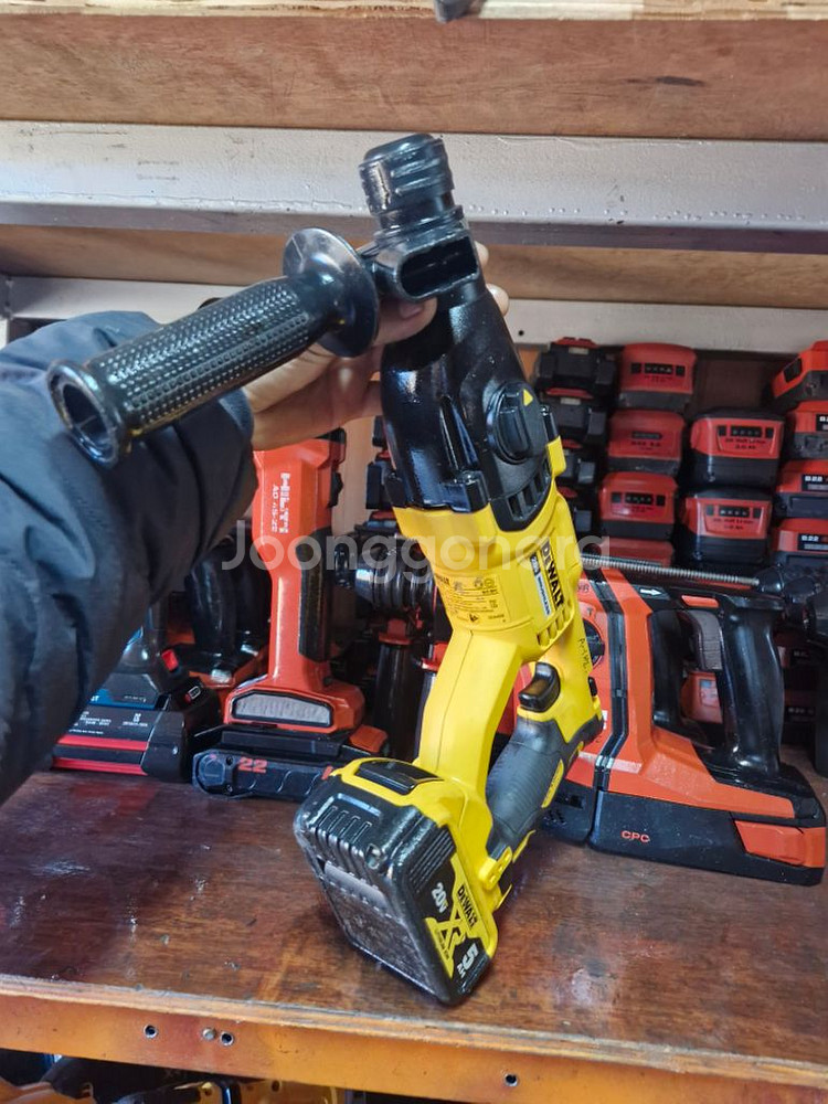 디월트충전함마드릴DCH133 P1.A+++급.앙카드릴.--7