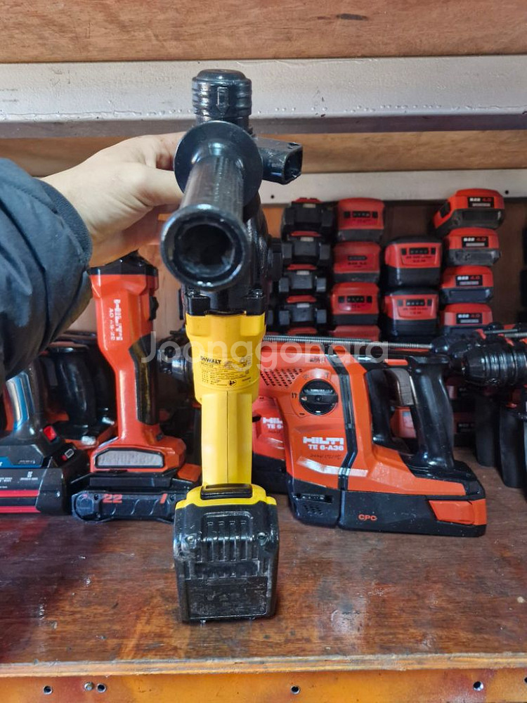 디월트충전함마드릴DCH133 P1.A+++급.앙카드릴.--6
