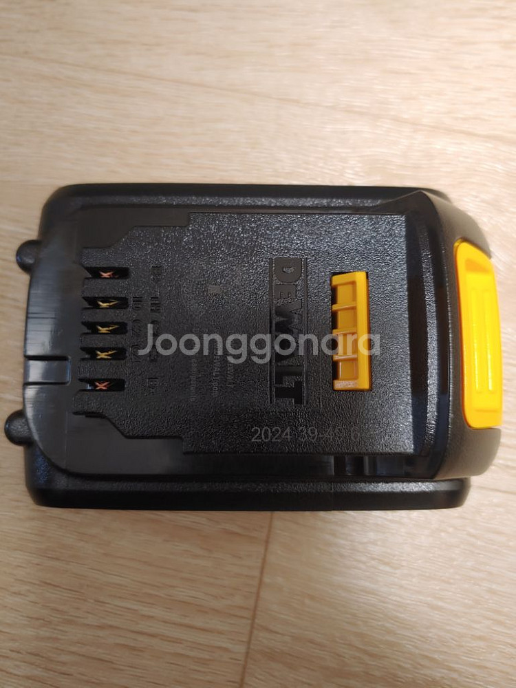 디월트배터리 1.5암페어 새상품--1
