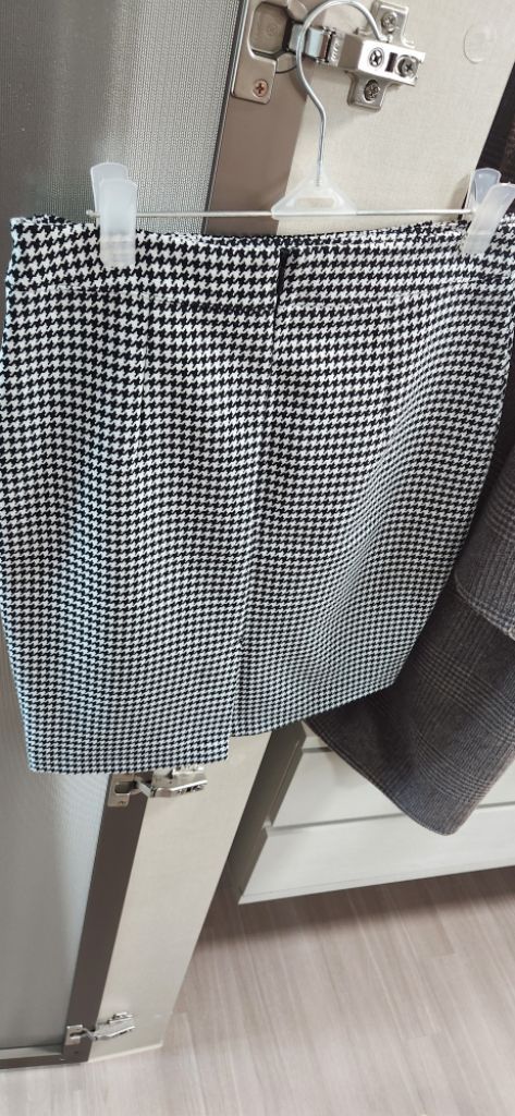 H&M 체크미니스커트+영국에서 산 기모 미니스커트 새상--4