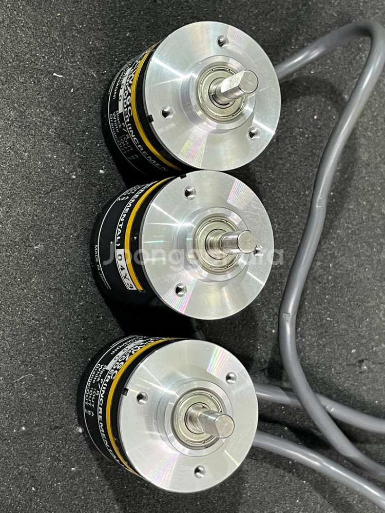 OMRON. E6B2-CWZ6C 로터리엔코더. 3개--1