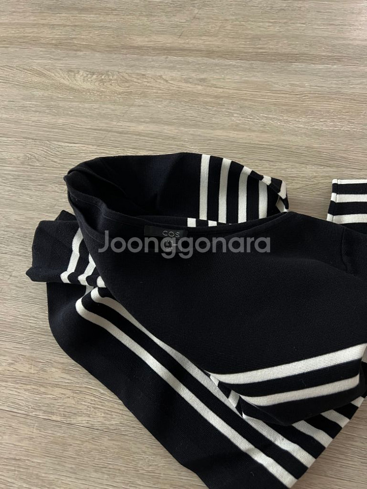 COS 코스 간절기 스트라이프 니트--5