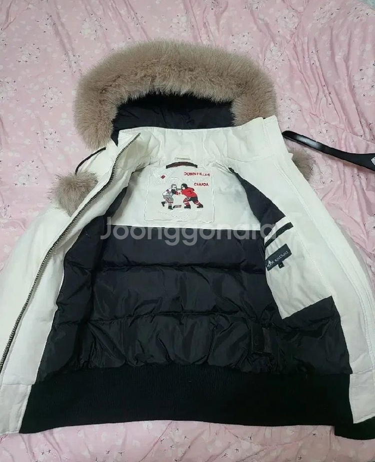 한정ㅂ무스너클 데비 봄버 화이트 패딩 S사이즈 22FW--3