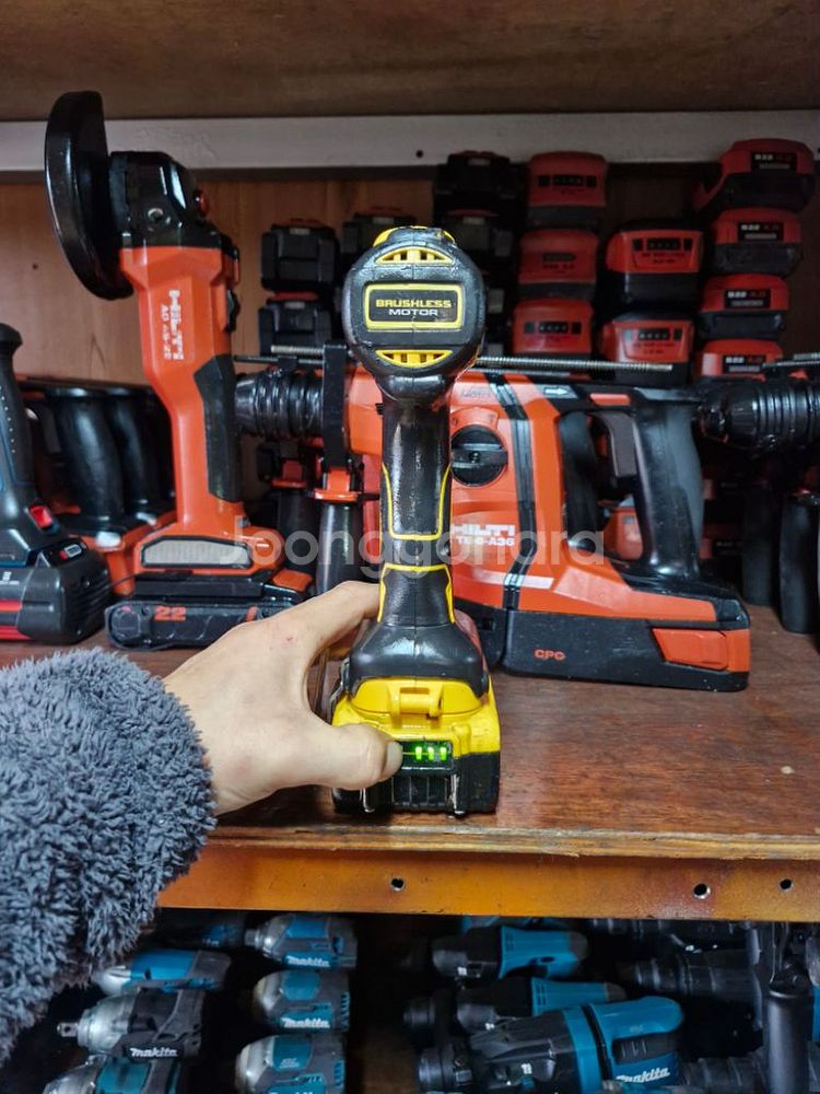 디월트충전함마드릴DCD796 배터리포함 A-1번--3