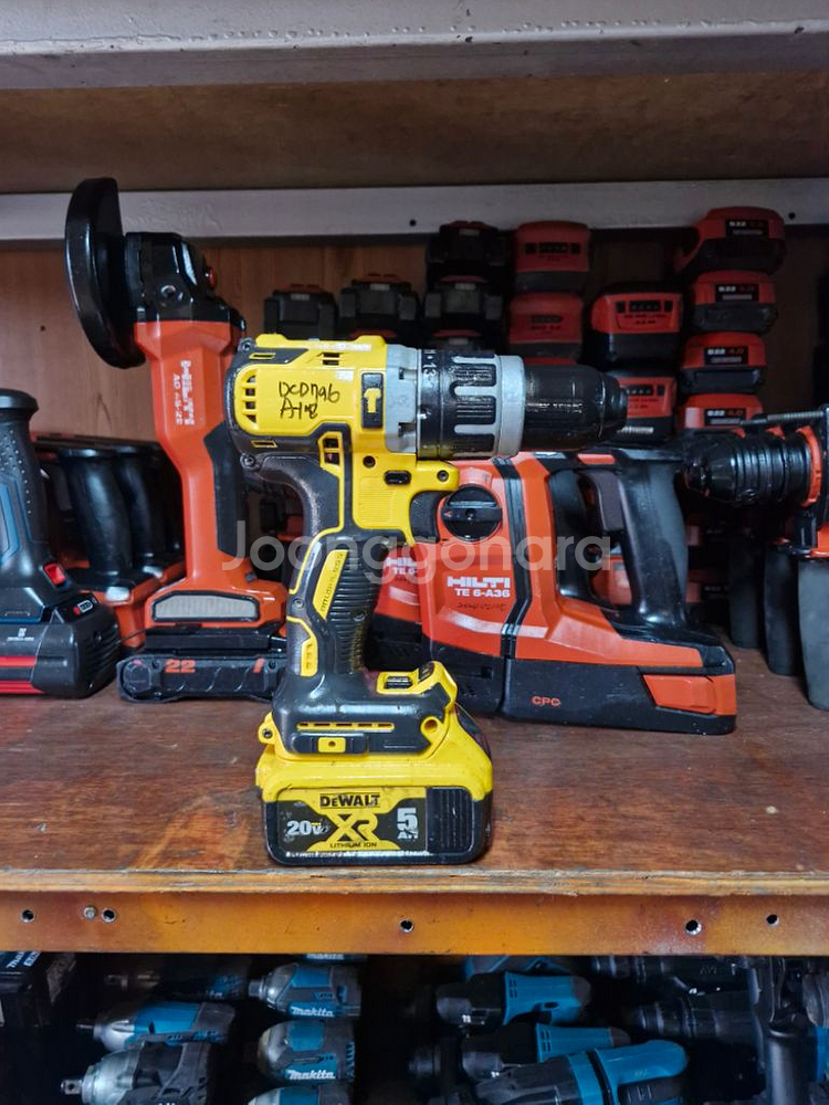 디월트충전함마드릴DCD796 배터리포함 A-1번--2