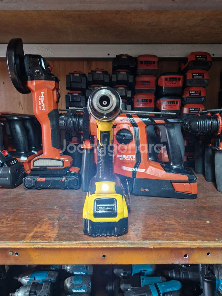 디월트충전함마드릴DCD796 배터리포함 A-1번--9